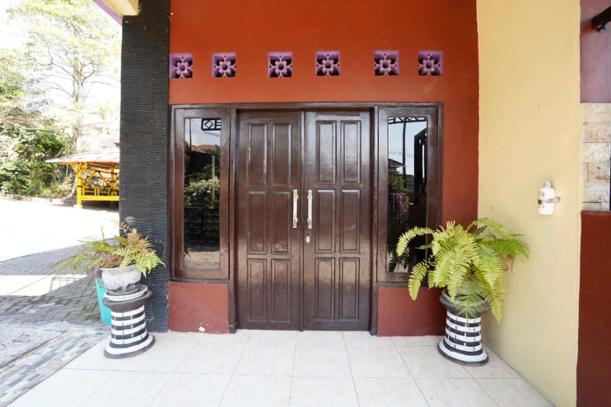 Oyo 927 Carina Hotel Claket Exterior photo